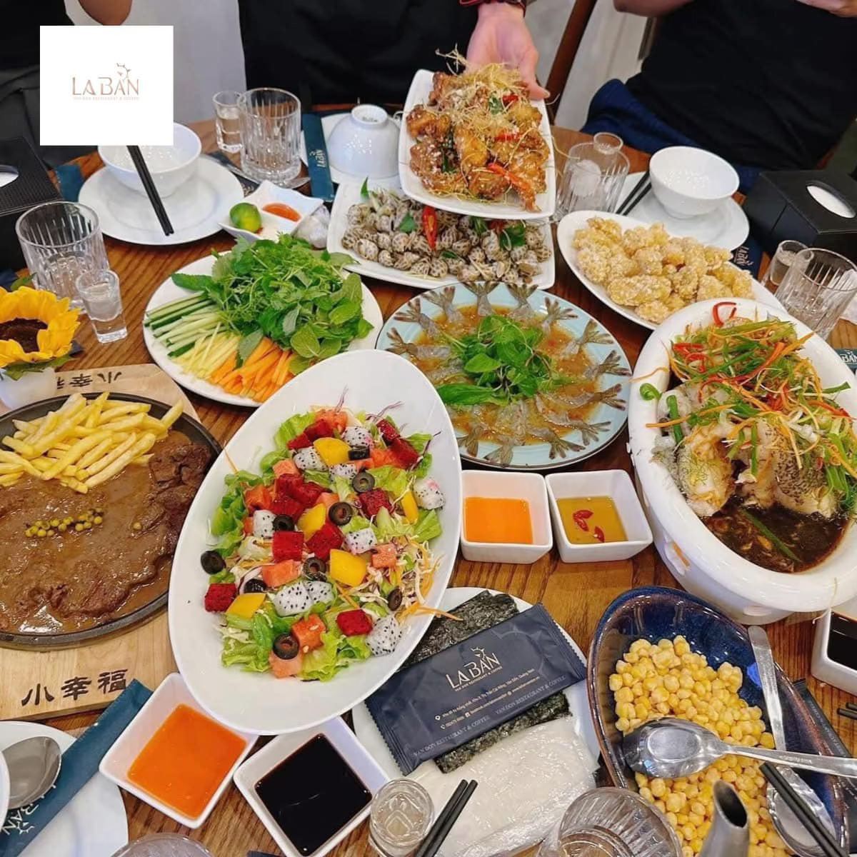 Review nhà hàng La Bàn Vân Đồn gần cảng tàu khách Ao Tiên