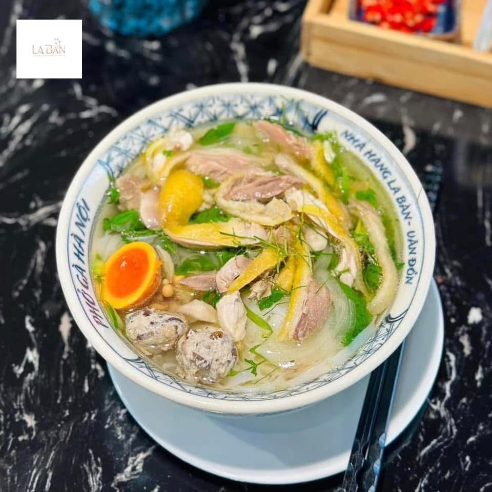 Review nhà hàng La Bàn Vân Đồn gần cảng tàu khách Ao Tiên