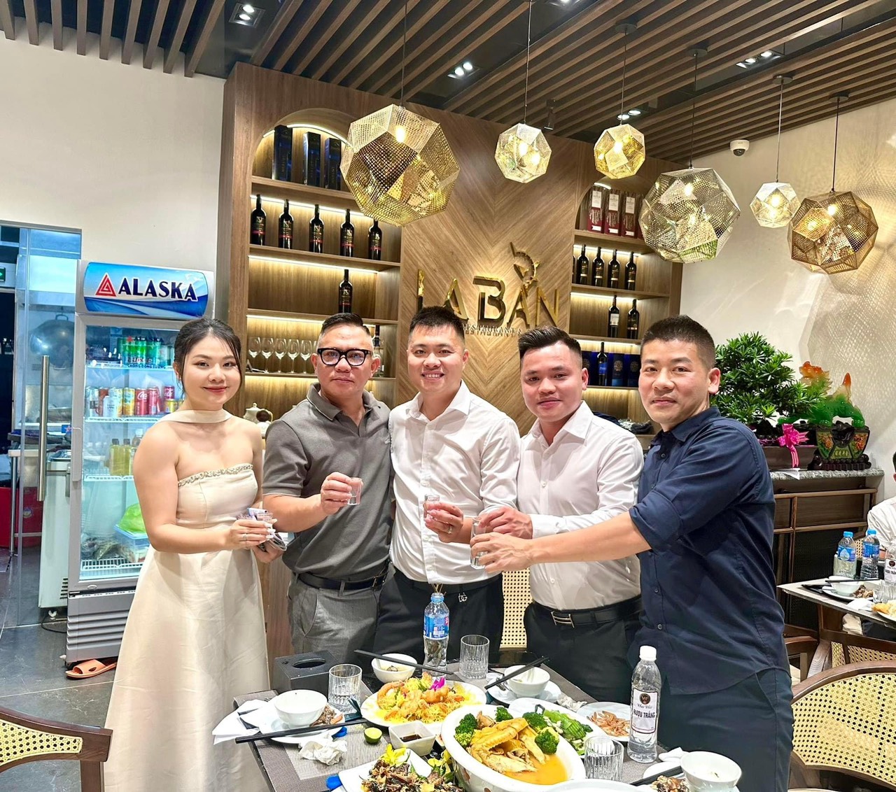 Nhà Hàng La Bàn Vân Đồn Quảng Ninh