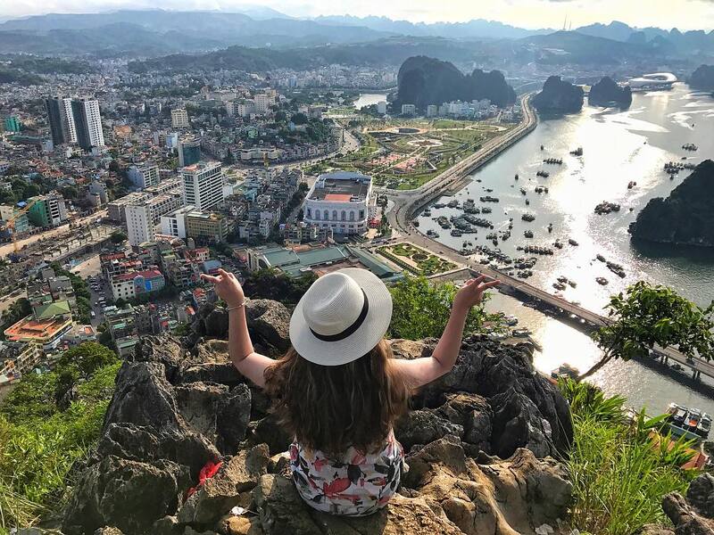 Núi Bài Thơ - Review địa điểm check in số 1 Quảng Ninh 