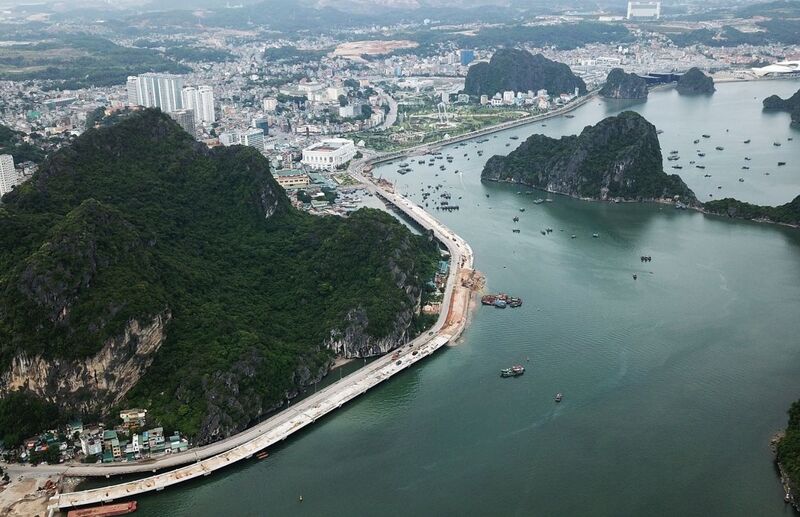 Núi Bài Thơ - Review địa điểm check in số 1 Quảng Ninh 