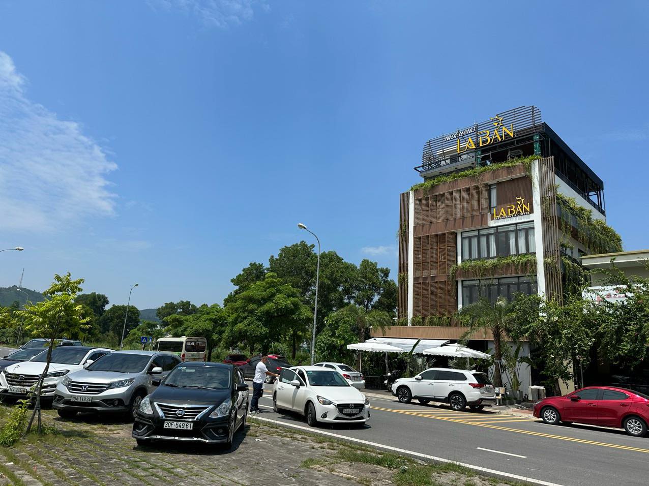 Top 10 quán ăn gần sân bay Vân Đồn ngon giá cả hợp lý