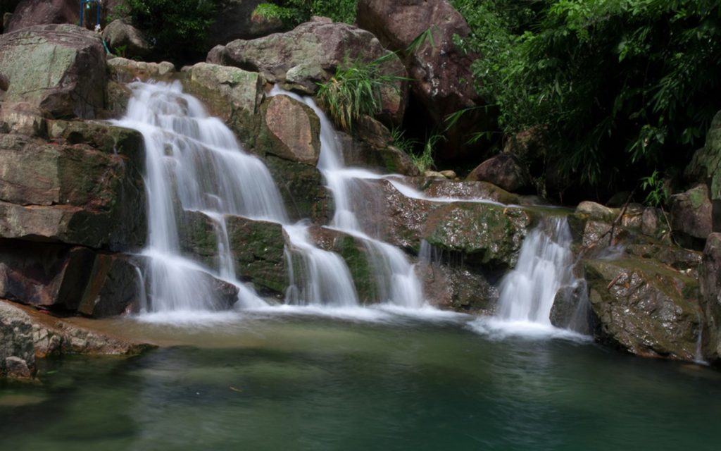 Thác Lựng Xanh - Tọa Độ Check-in Tuyệt Đẹp Của Quảng Ninh