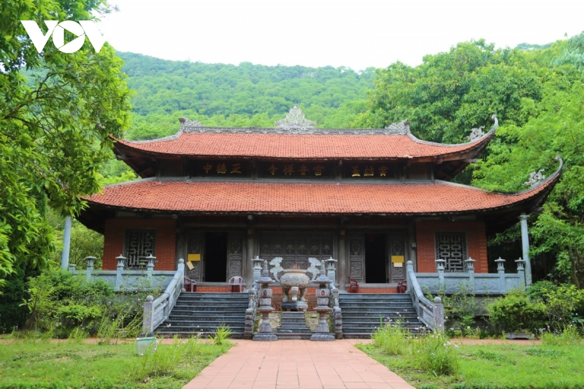 Kinh nghiệm khám phá chùa Lôi Âm Quảng Ninh chi tiết