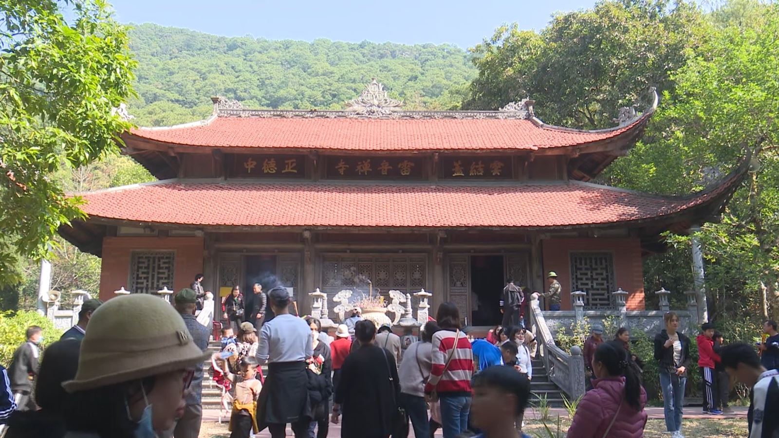 Kinh nghiệm khám phá chùa Lôi Âm Quảng Ninh chi tiết