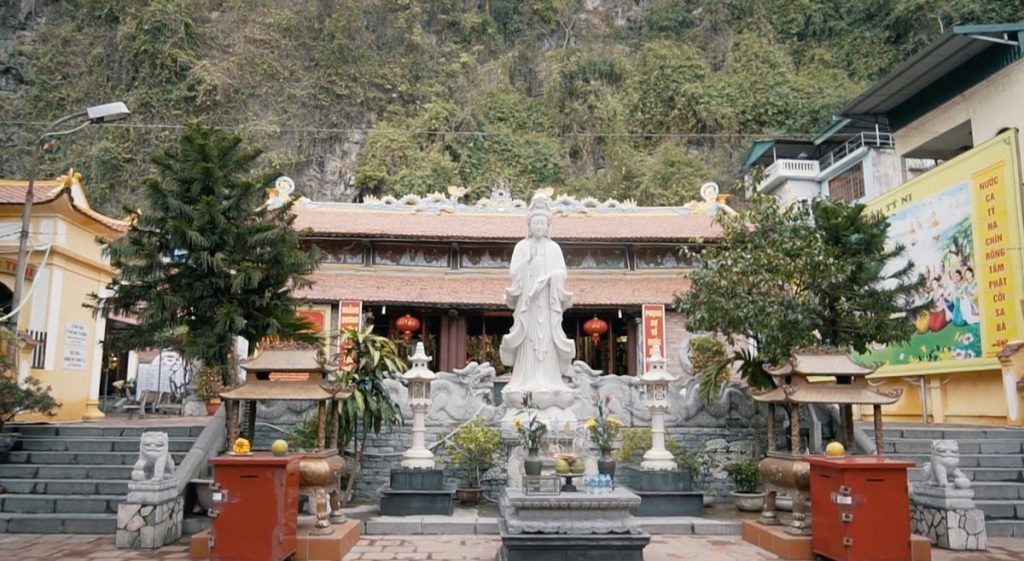 Khám phá chùa Long Tiên, ngôi chùa cổ kính giữa lòng Hạ Long