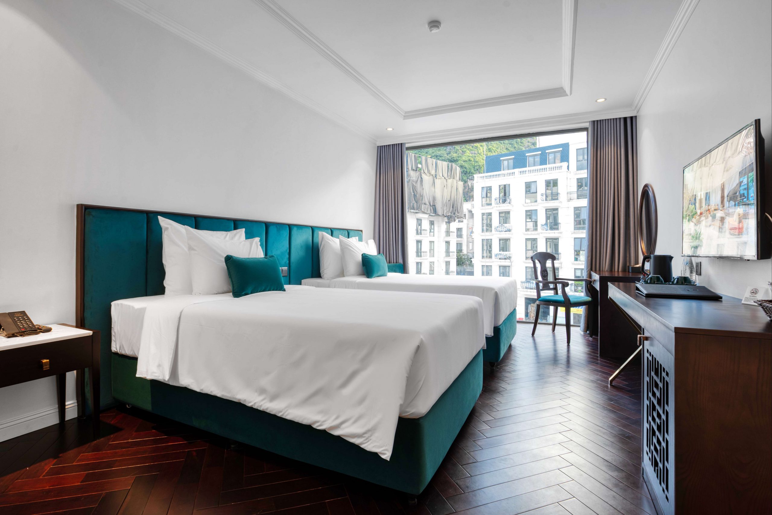 Khám phá chùa Long Tiên, ngôi chùa cổ kính giữa lòng Hạ Long