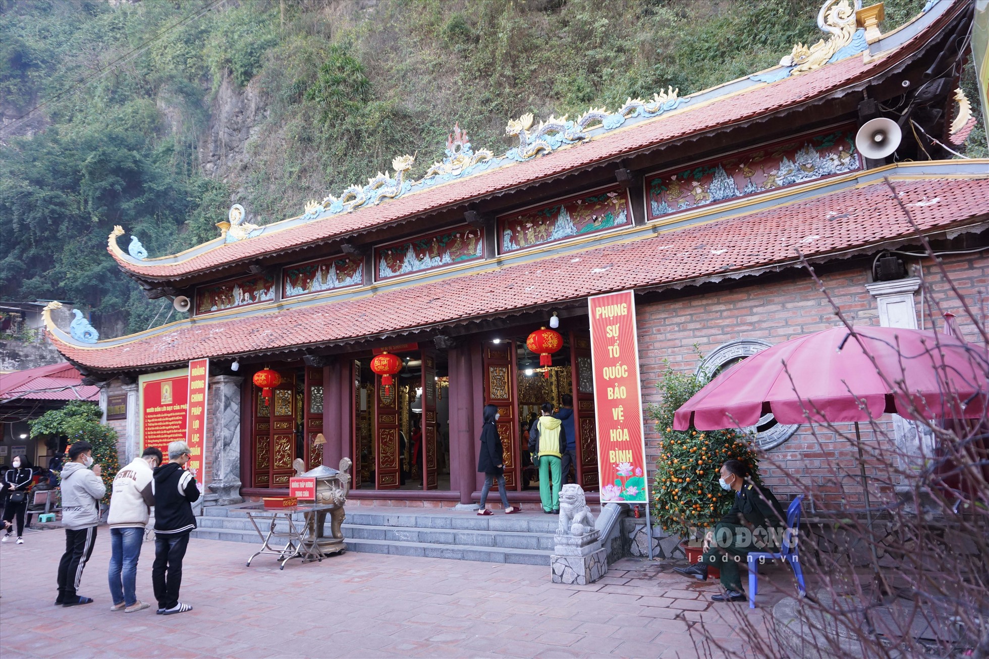 Khám phá chùa Long Tiên, ngôi chùa cổ kính giữa lòng Hạ Long