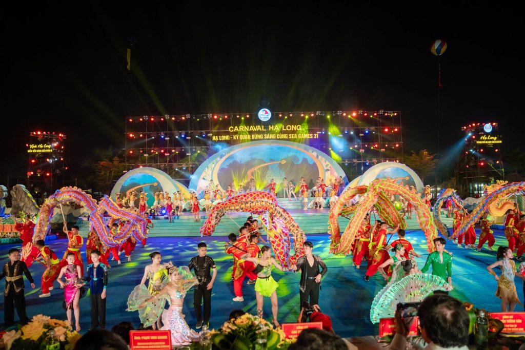 Bùng nổ sắc màu lễ hội Carnaval Hạ Long hấp dẫn hàng năm