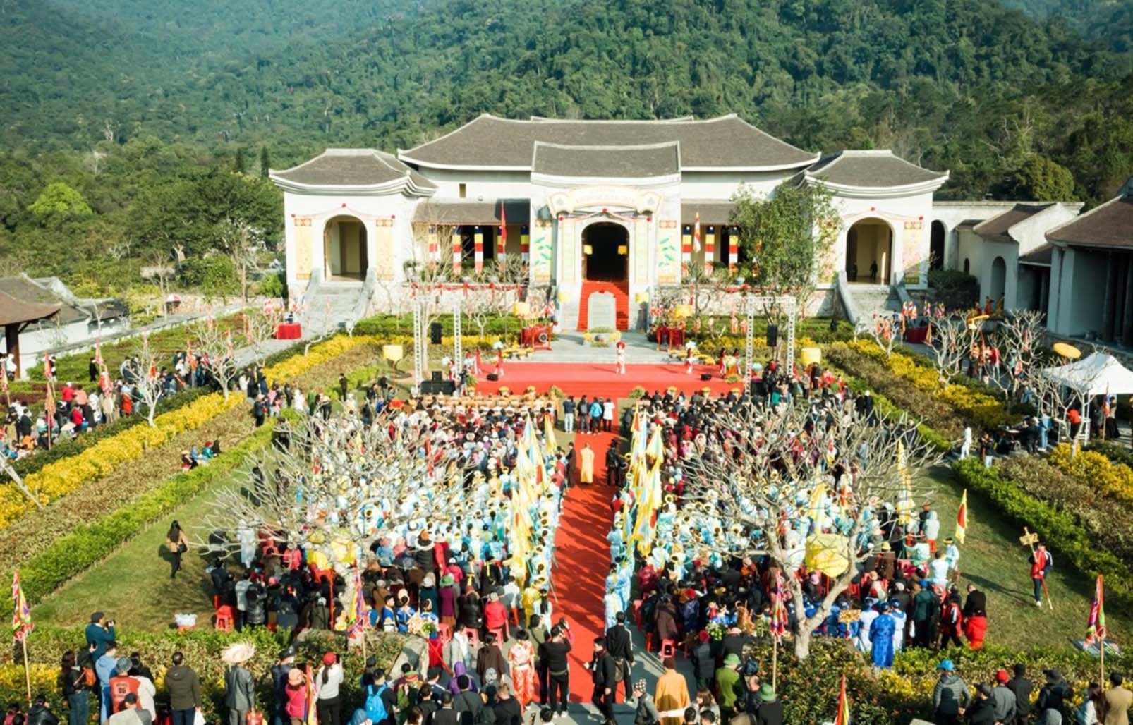 Khám phá lễ hội Yên Tử linh thiêng thu hút du khách thập phương