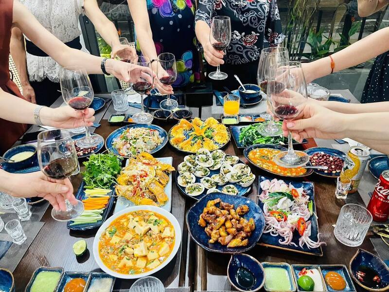 Top 10 Nhà hàng gần Sonasea Vân Đồn – Ăn ngon, view đẹp, giá tốt